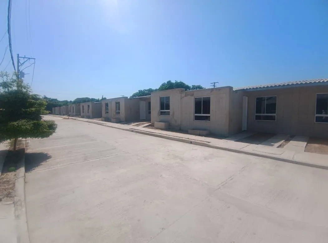 Hilera de casas en construcción en San Antonio.